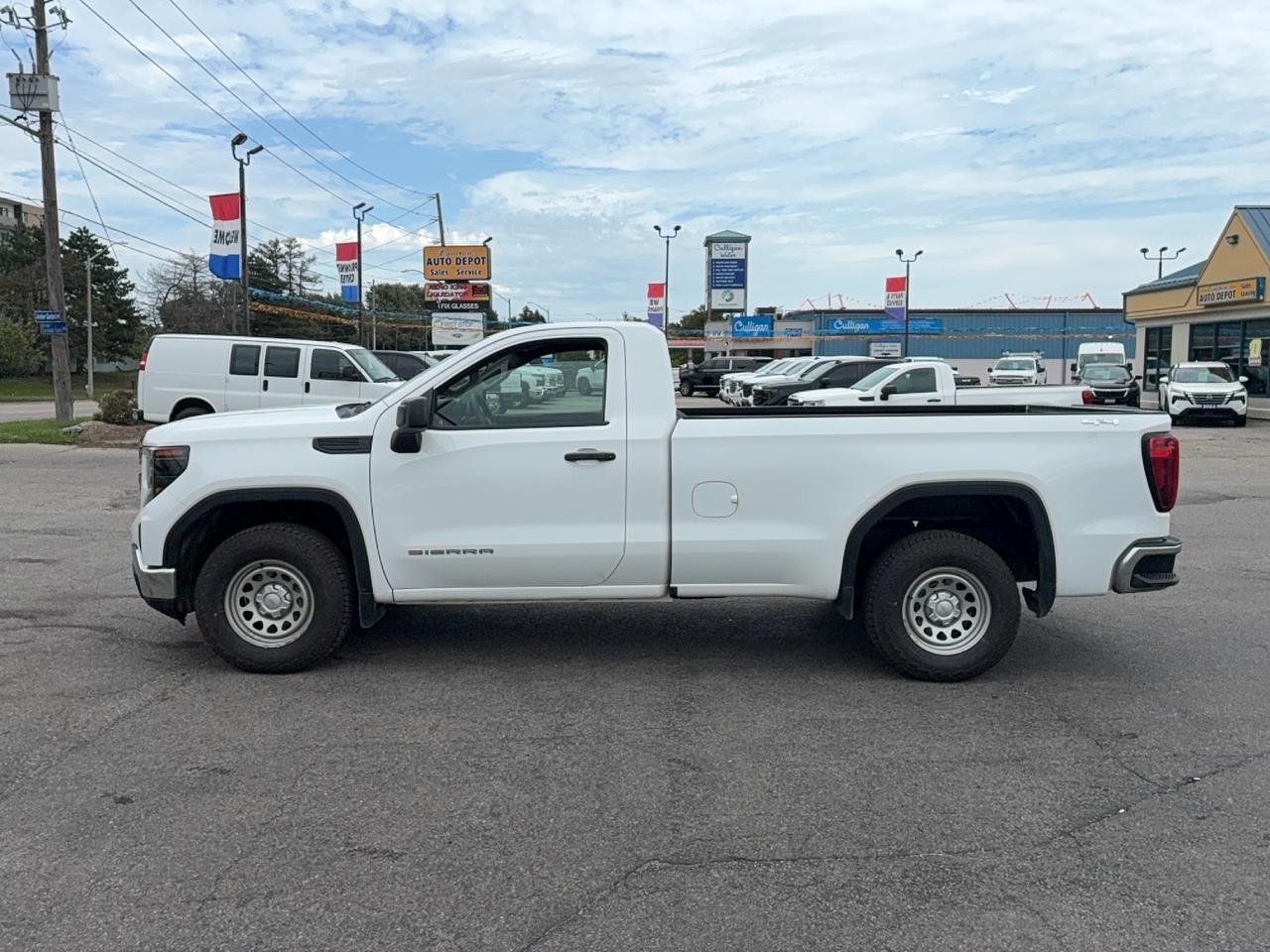 2023 GMC Sierra 1500 4WD Pro Reg Cab  2.7L4cylGas 8'Box Photo