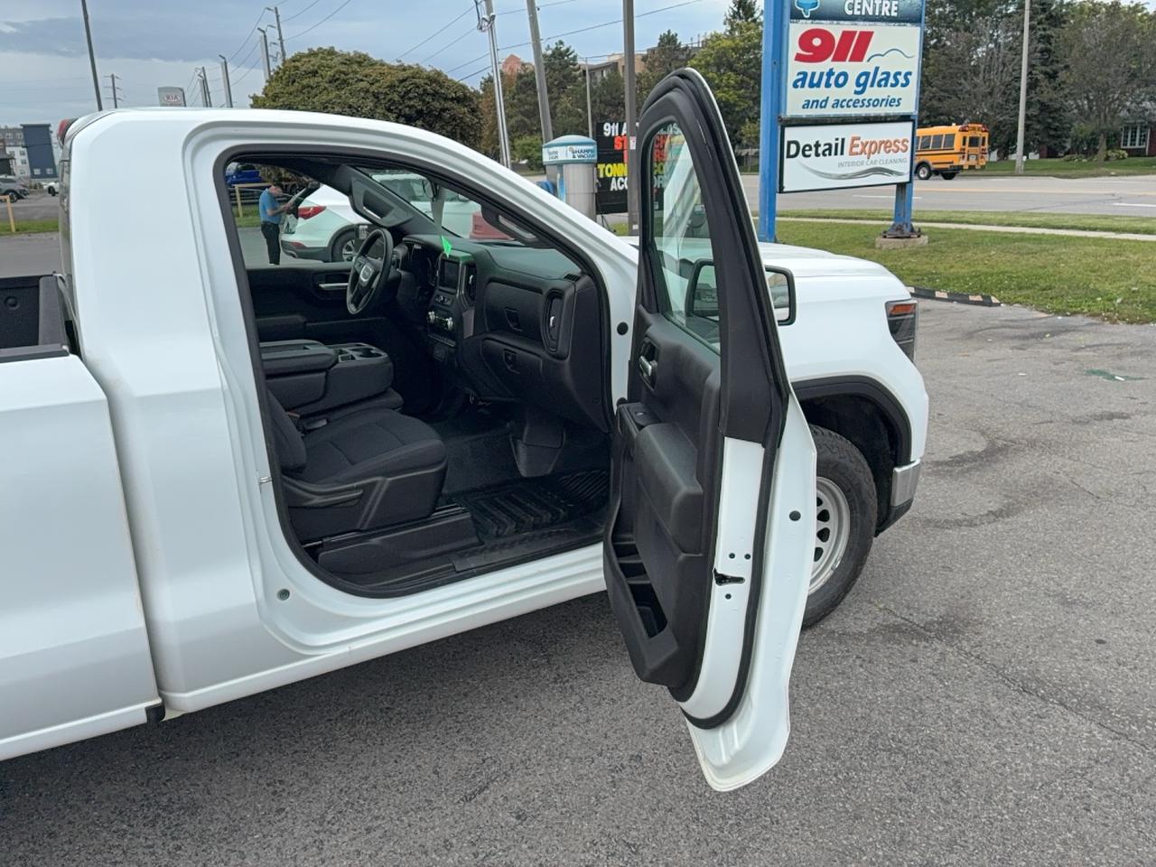 2023 GMC Sierra 1500 4WD Pro Reg Cab  2.7L4cylGas 8'Box Photo