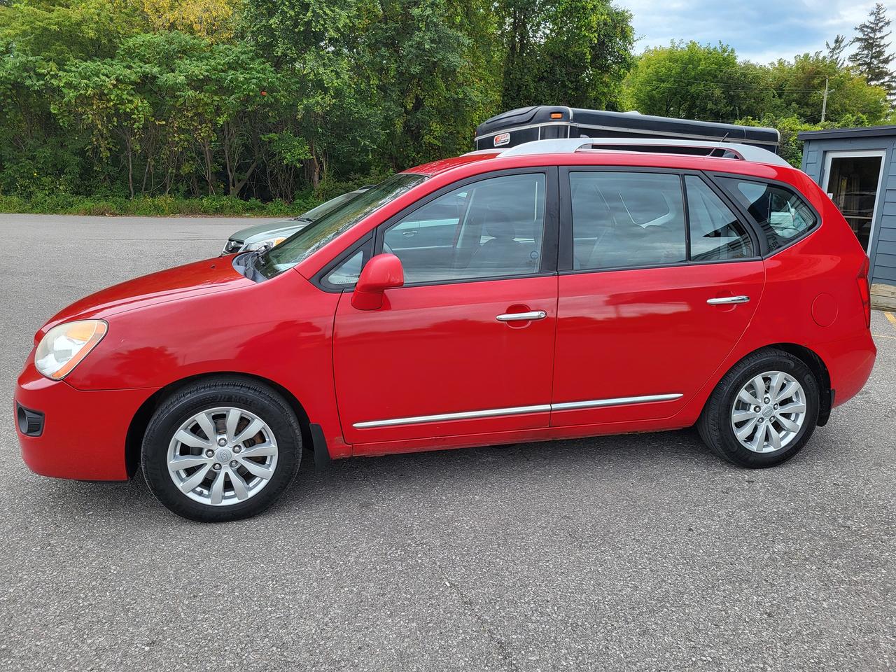 2012 Kia Rondo EX Photo5