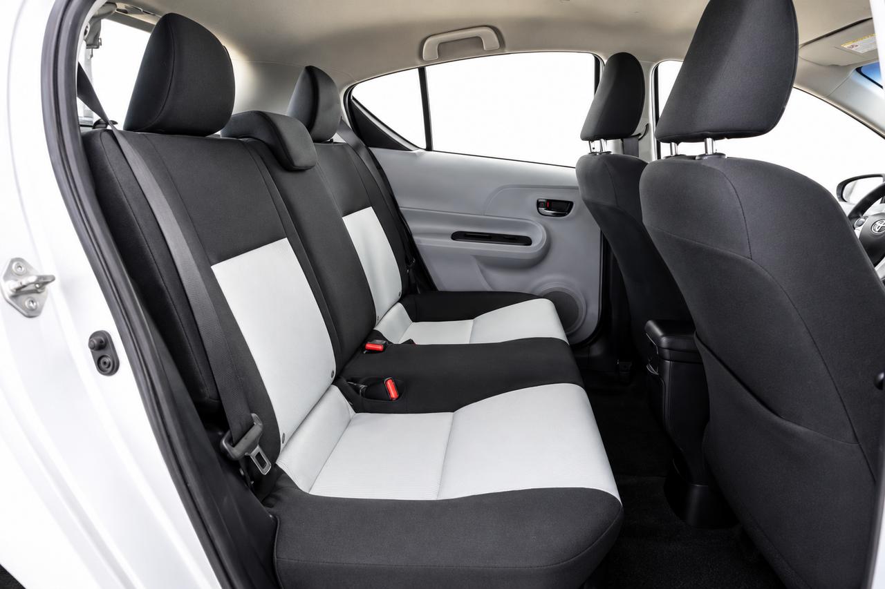 2013 Toyota Prius c TECHNOLOGY,ONE OWNER,WELL MAINTAINED Photo