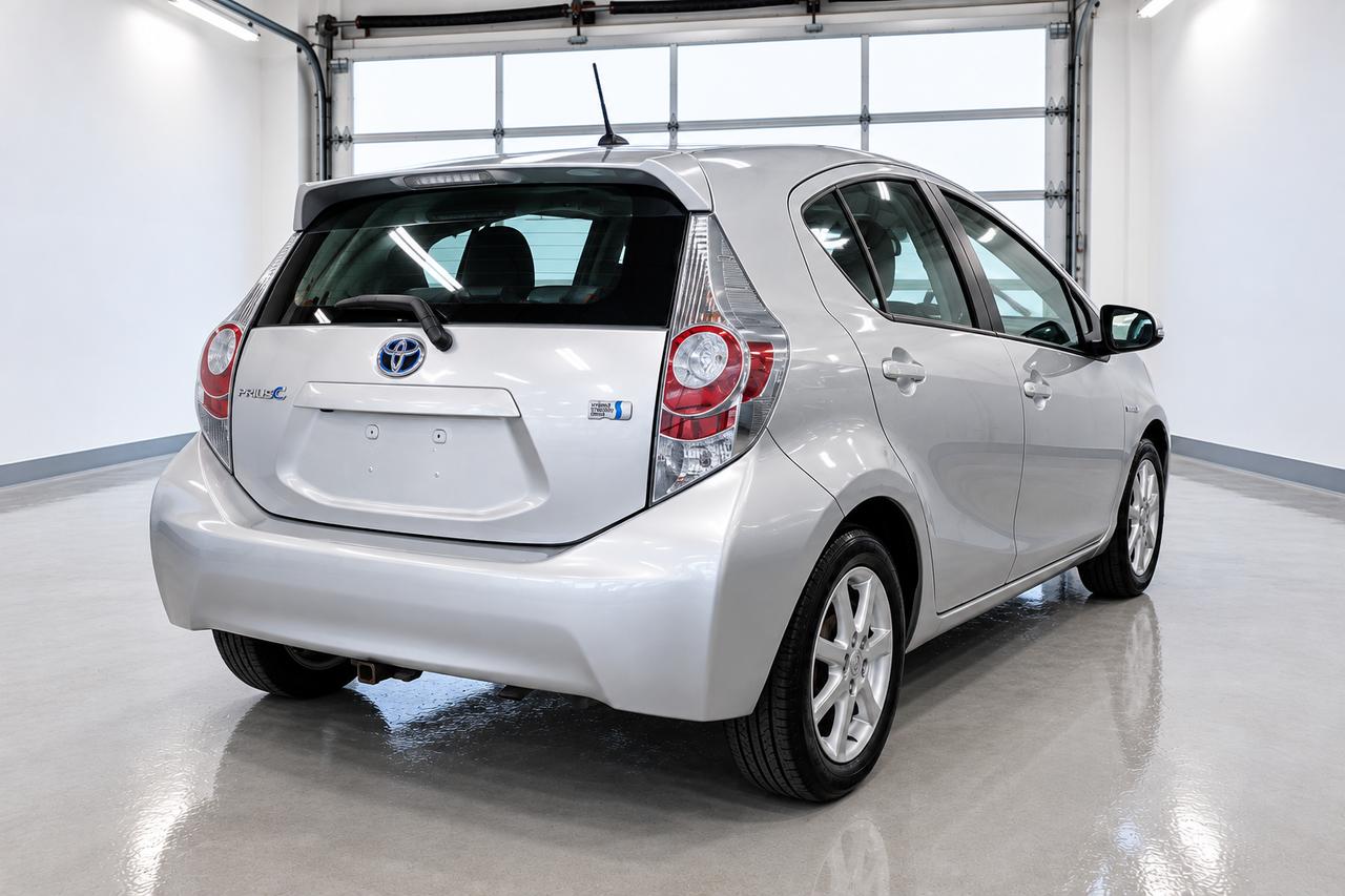 2013 Toyota Prius c TECHNOLOGY,ONE OWNER,WELL MAINTAINED Photo