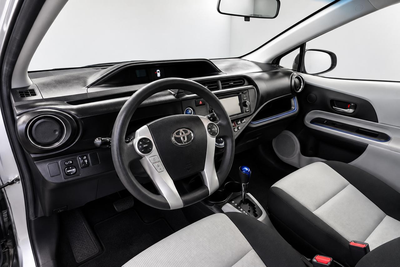 2013 Toyota Prius c TECHNOLOGY,ONE OWNER,WELL MAINTAINED Photo