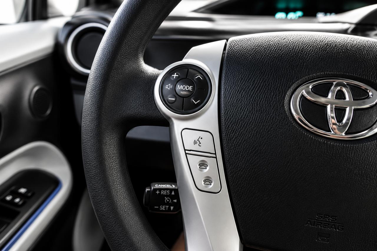 2013 Toyota Prius c TECHNOLOGY,ONE OWNER,WELL MAINTAINED Photo