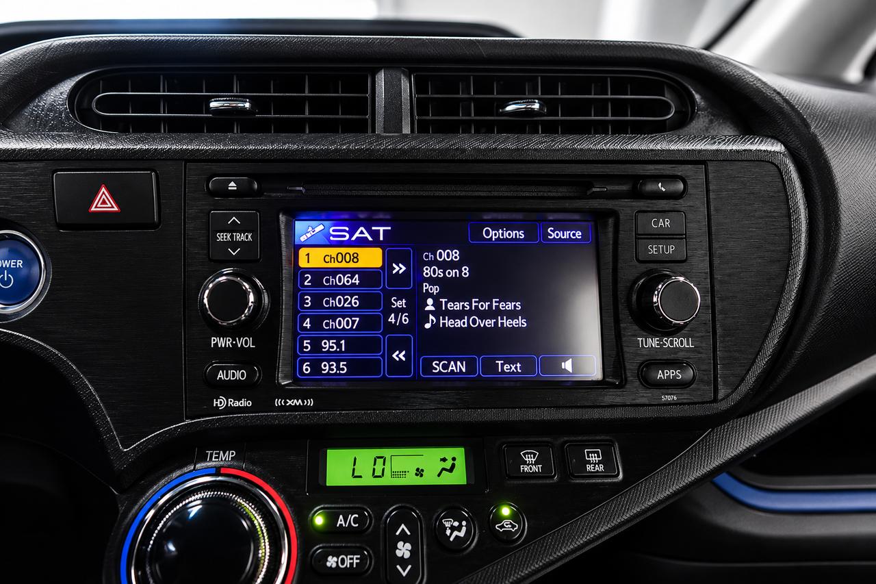 2013 Toyota Prius c TECHNOLOGY,ONE OWNER,WELL MAINTAINED Photo