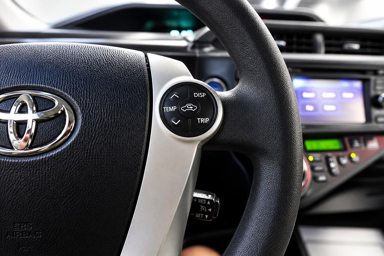 2013 Toyota Prius c TECHNOLOGY,ONE OWNER,WELL MAINTAINED Photo