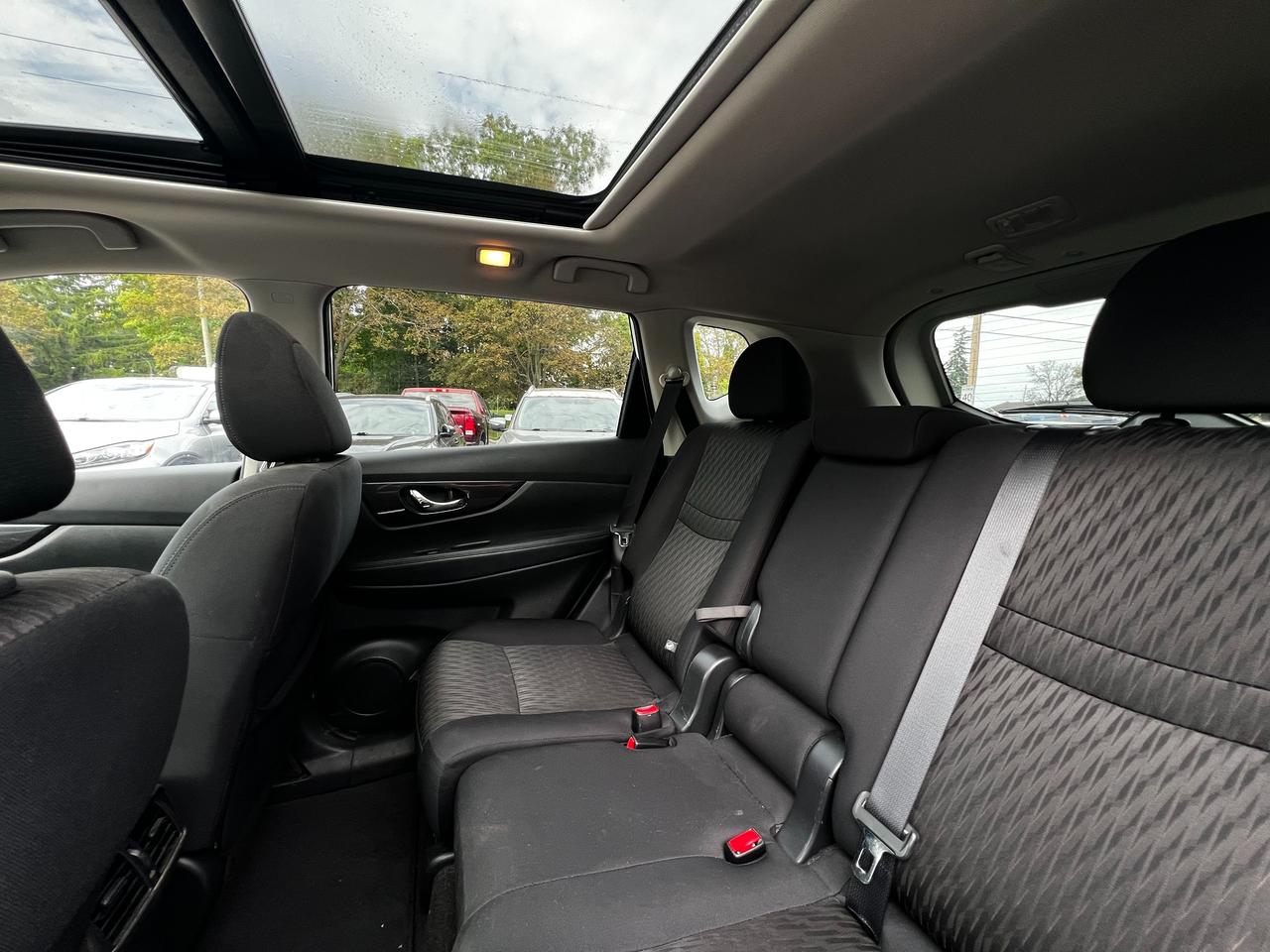 2018 Nissan Rogue AWD SV Photo