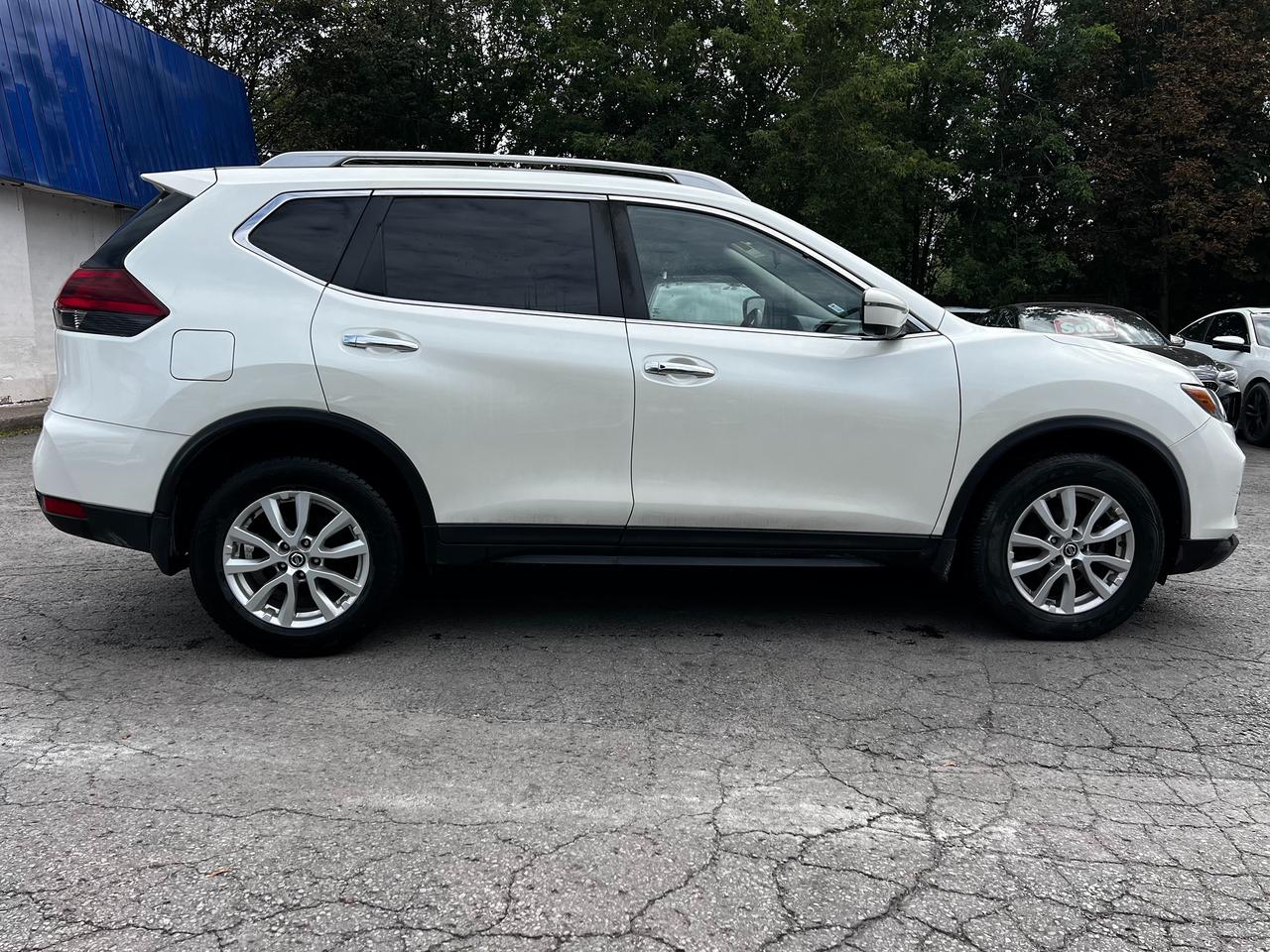2018 Nissan Rogue AWD SV Photo