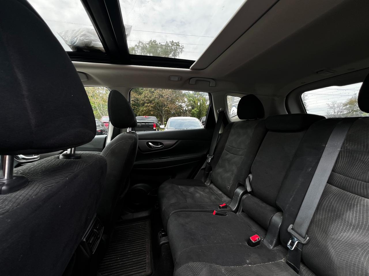 2015 Nissan Rogue AWD 4dr SV Photo