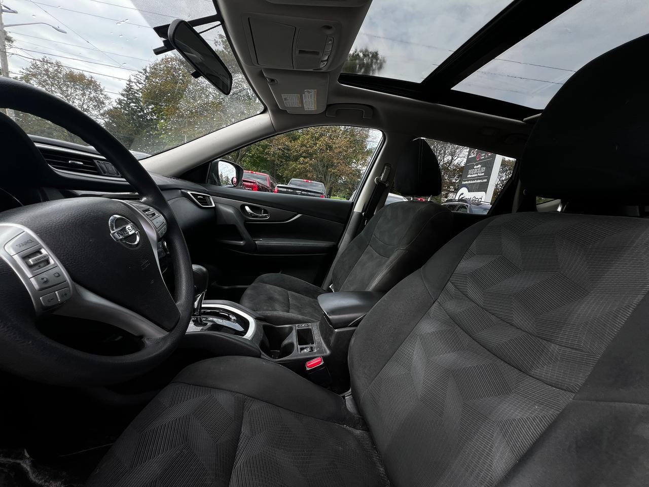 2015 Nissan Rogue AWD 4dr SV Photo