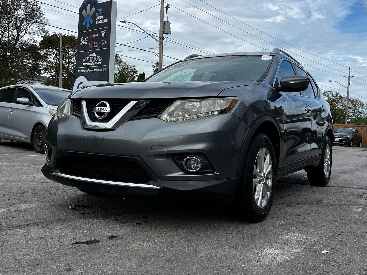 2015 Nissan Rogue AWD 4dr SV Photo