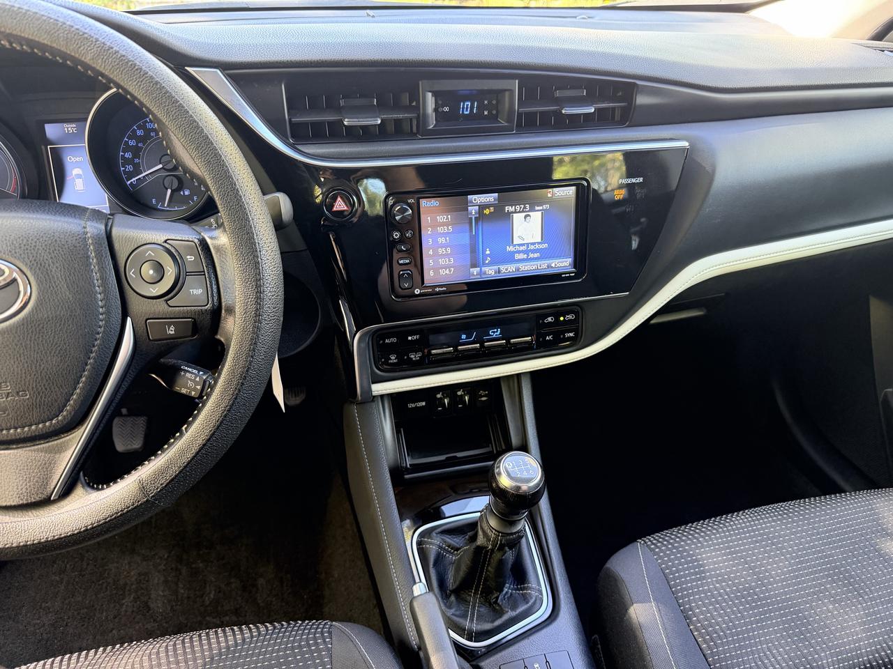 2017 Toyota Corolla iM 6SPEED | BACKUP CAM Photo