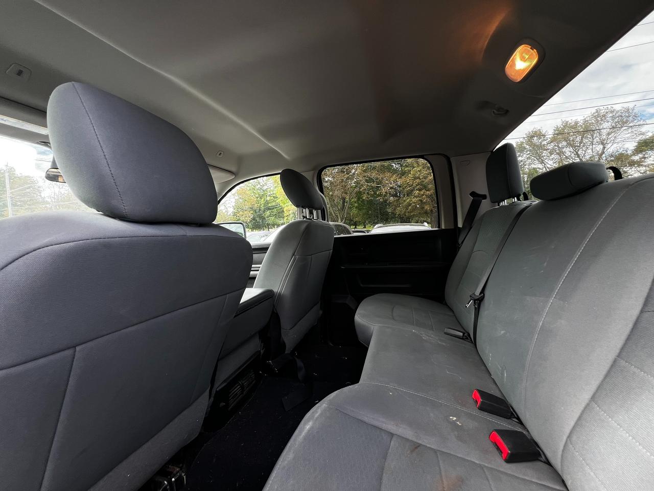2017 RAM 1500 4WD Crew Cab 140.5" Express *Ltd Avail* - Photo #10