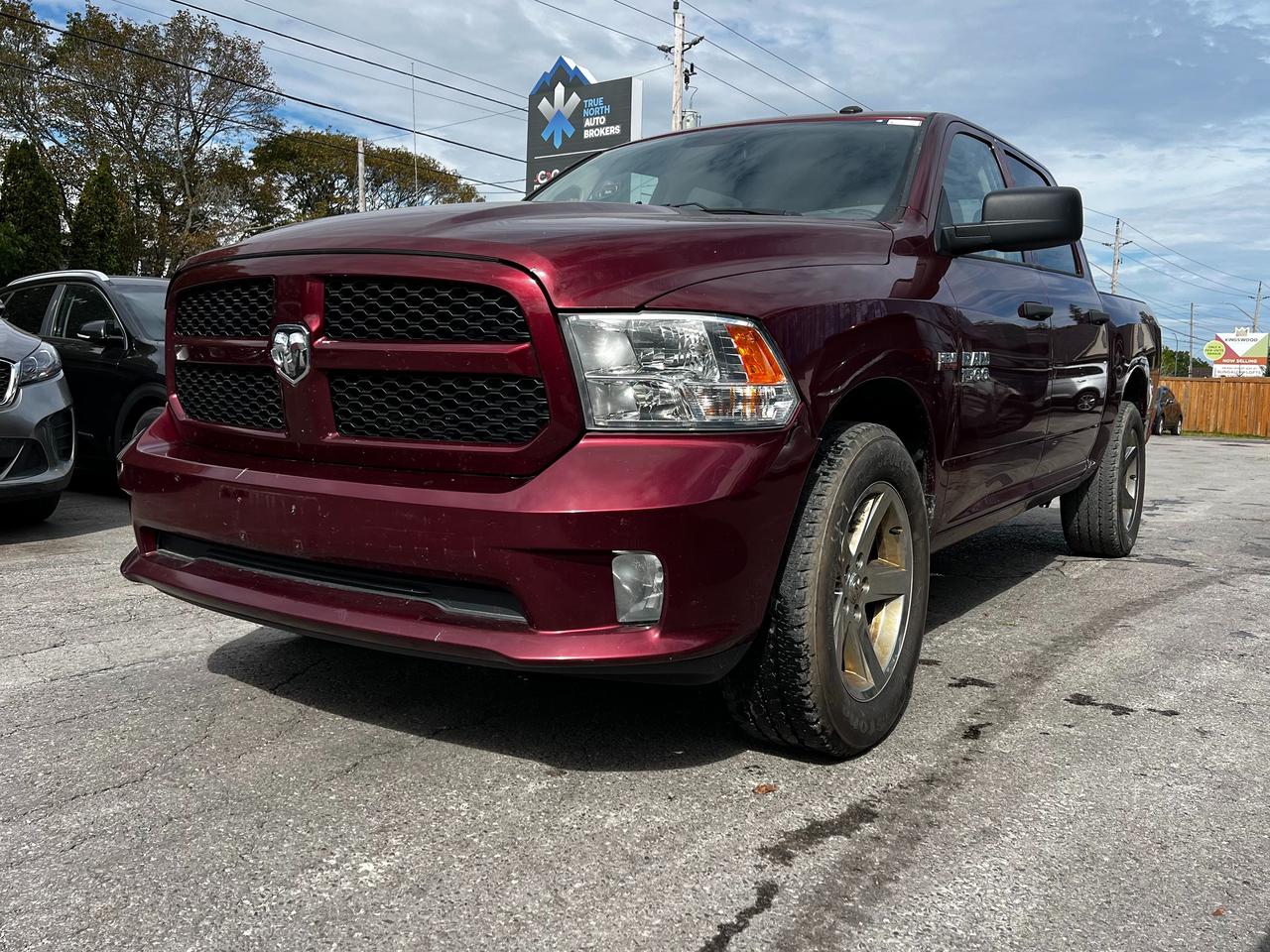 2017 RAM 1500 4WD Crew Cab 140.5" Express *Ltd Avail* - Photo #3