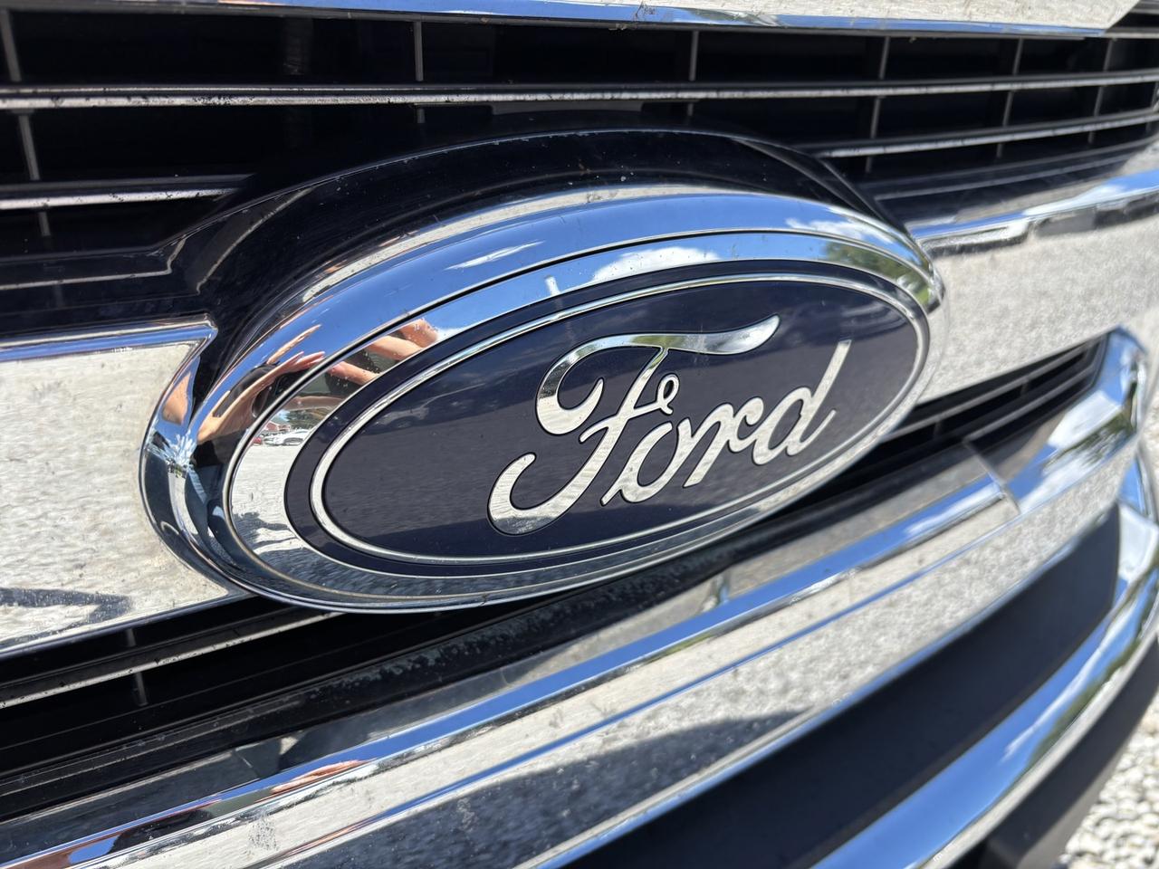 2016 Ford F-150 Lariat Photo