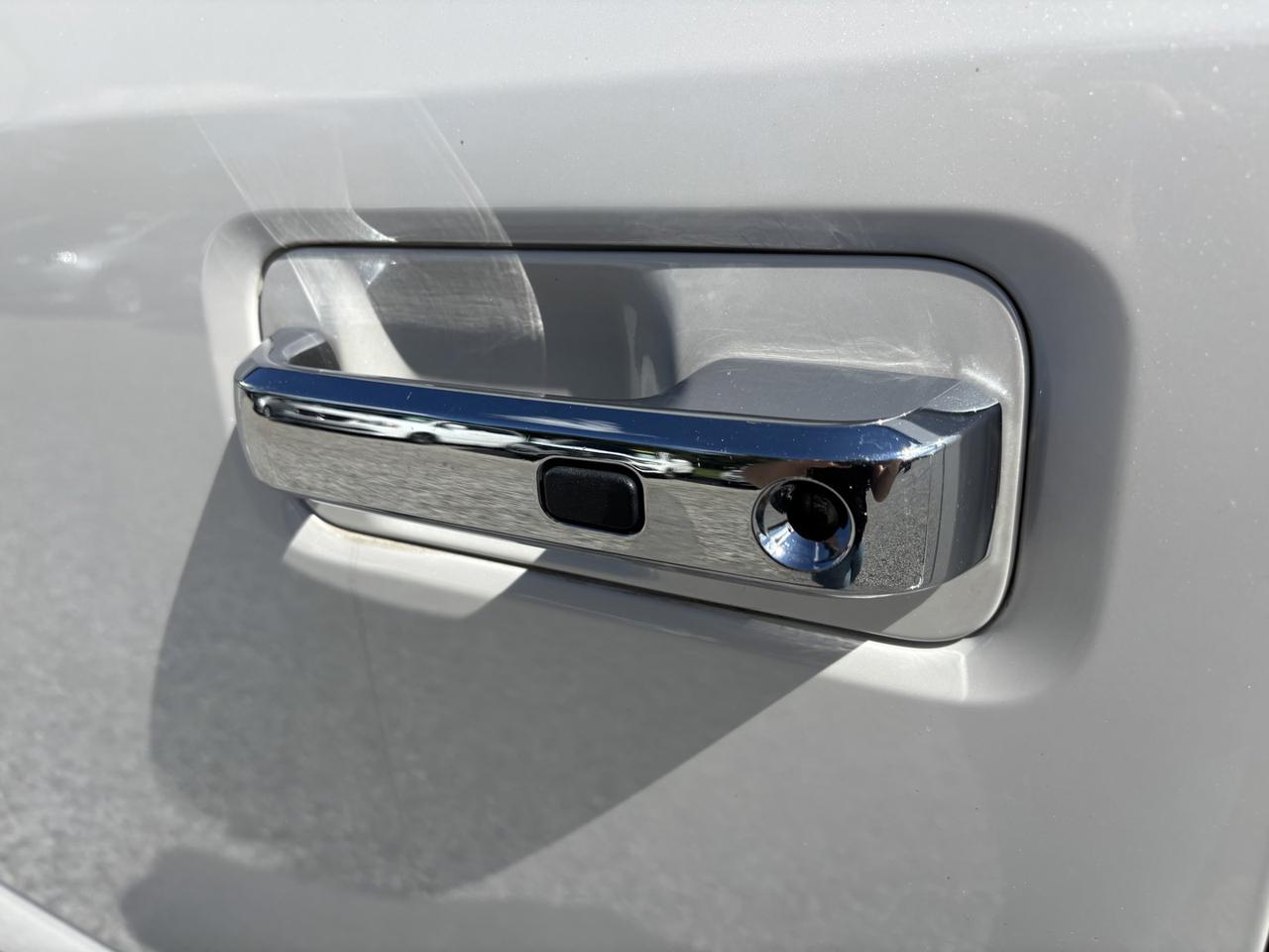 2016 Ford F-150 Lariat Photo