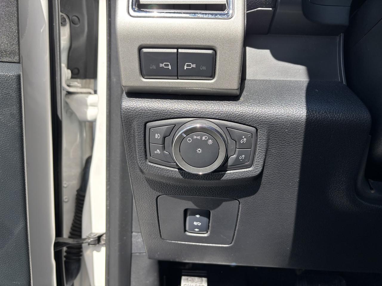 2016 Ford F-150 Lariat Photo