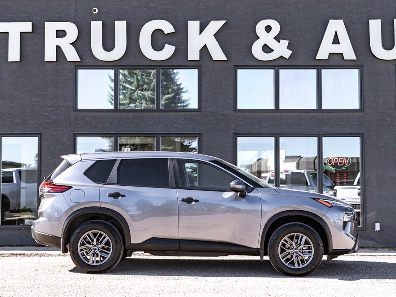 2024 Nissan Rogue AWD S Photo4