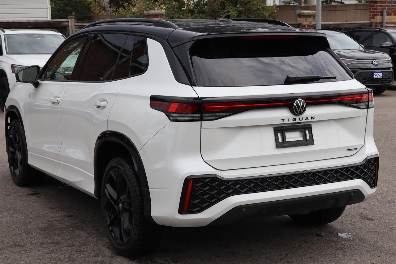 2026 Volkswagen Tiguan Comfortline R-Line Black Edition 4MOTION Photo3