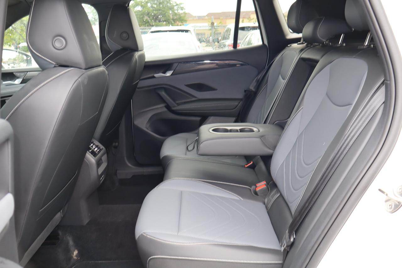 2026 Volkswagen Tiguan Comfortline R-Line Black Edition 4MOTION Photo