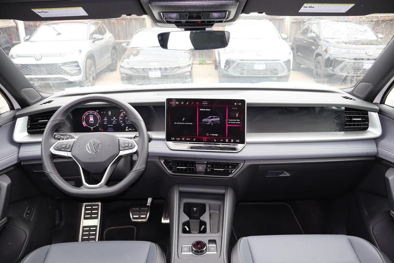 2026 Volkswagen Tiguan Comfortline R-Line Black Edition 4MOTION Photo