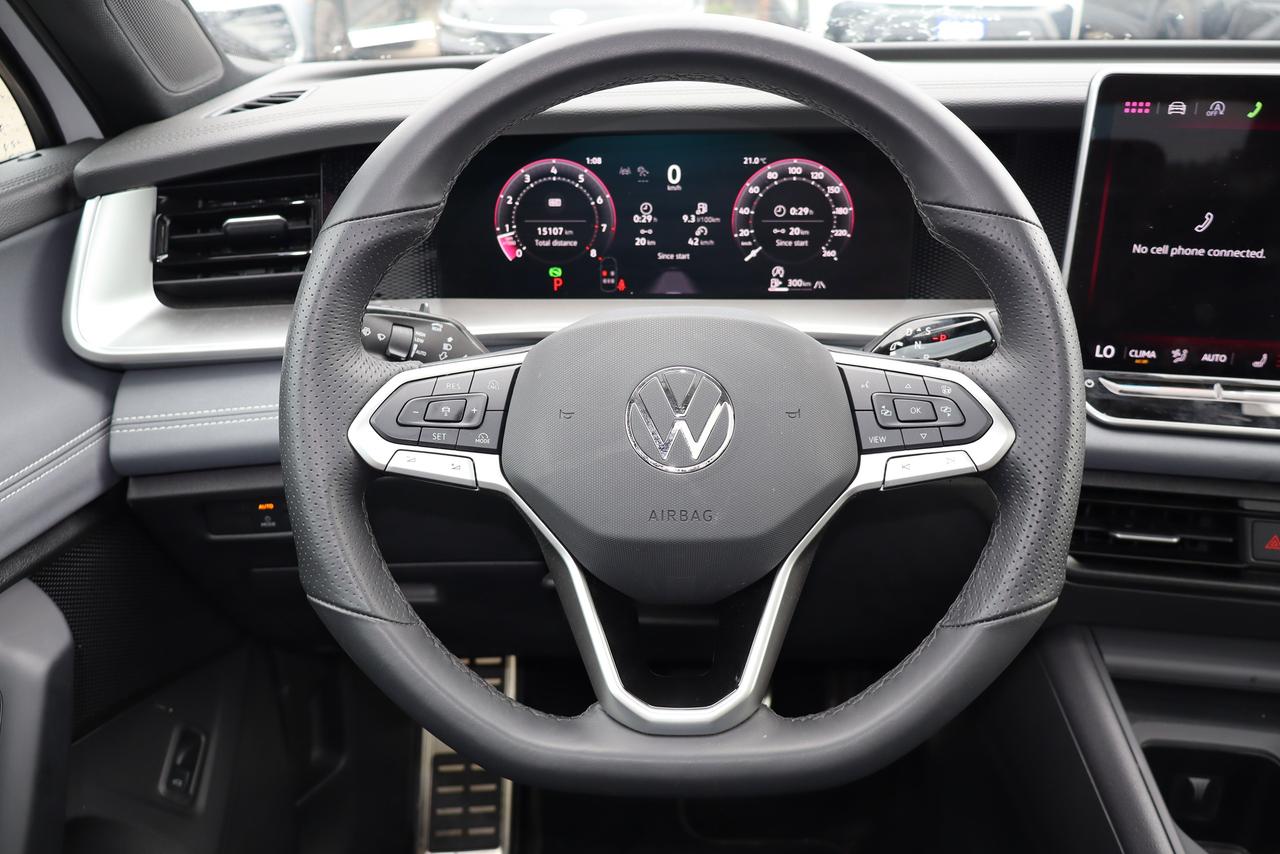 2026 Volkswagen Tiguan Comfortline R-Line Black Edition 4MOTION Photo
