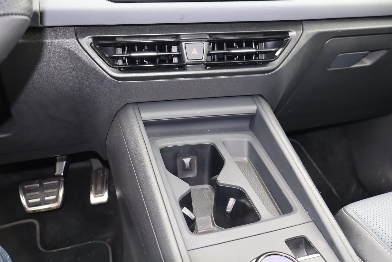 2026 Volkswagen Tiguan Comfortline R-Line Black Edition 4MOTION Photo