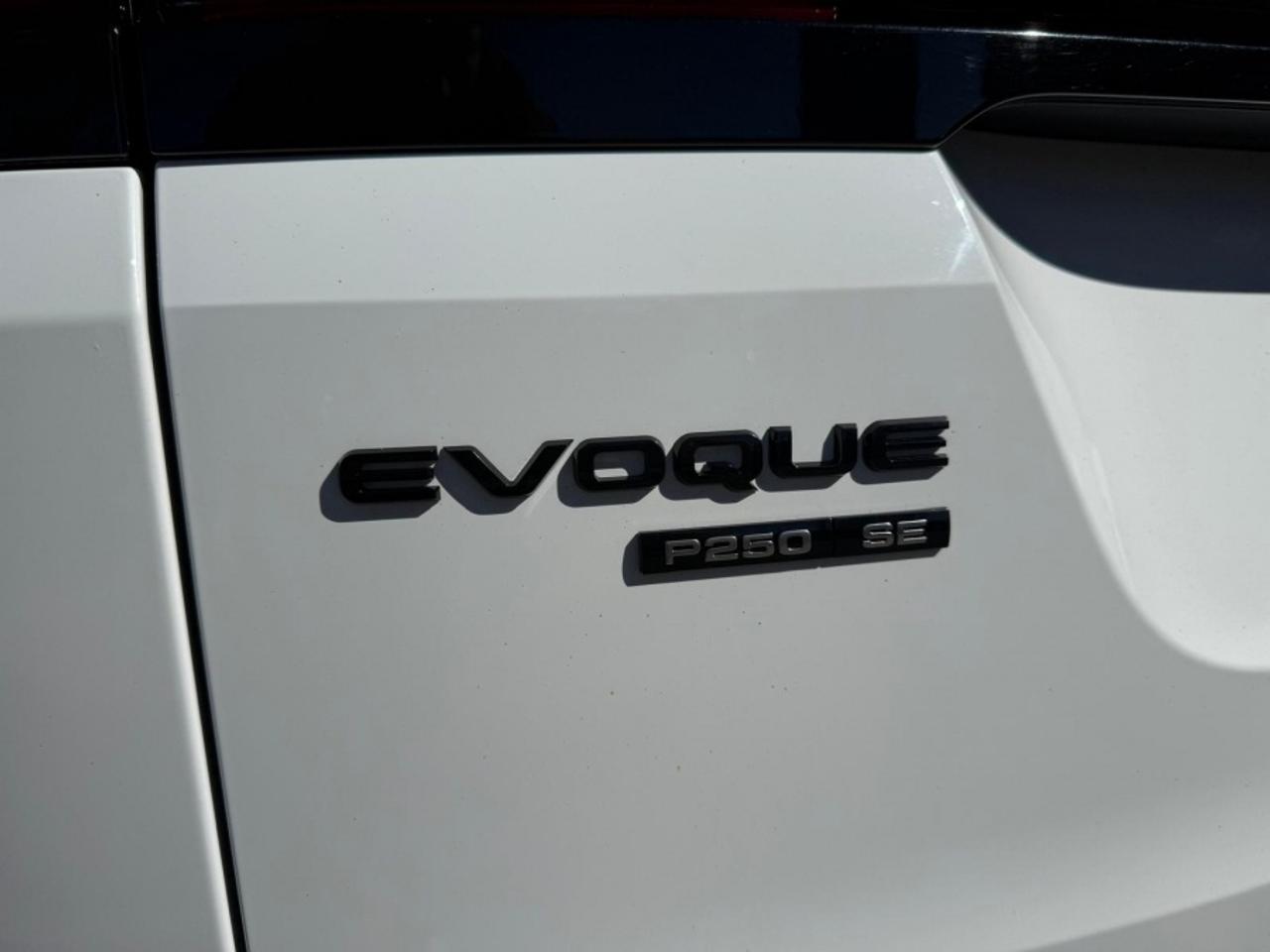 2020 Land Rover Evoque SE /MASSAGE SEATS /PANO ROOF /MERIDIAN /BLACK PKG Photo