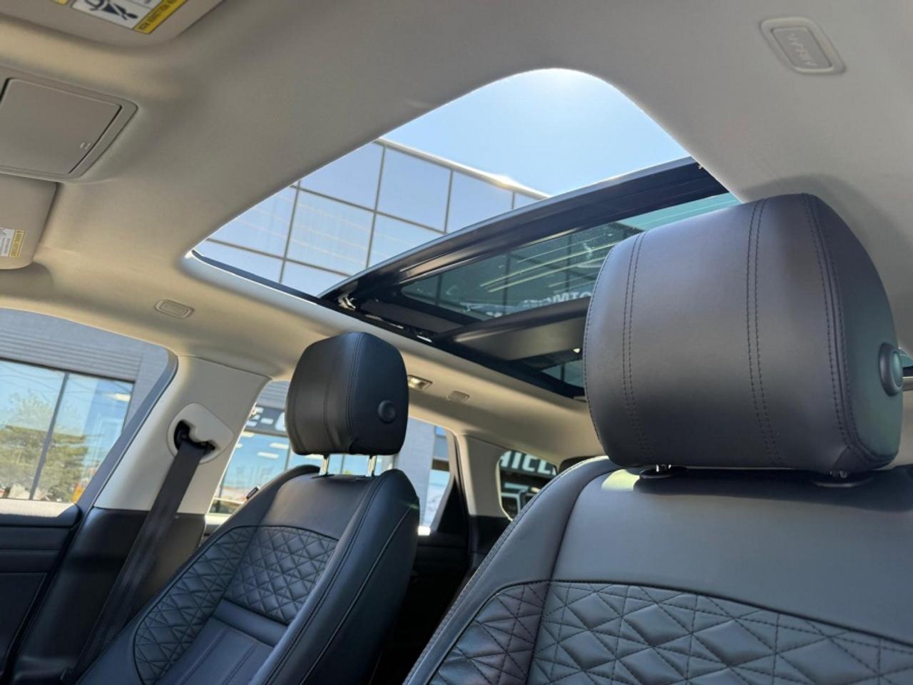 2020 Land Rover Evoque SE /MASSAGE SEATS /PANO ROOF /MERIDIAN /BLACK PKG Photo