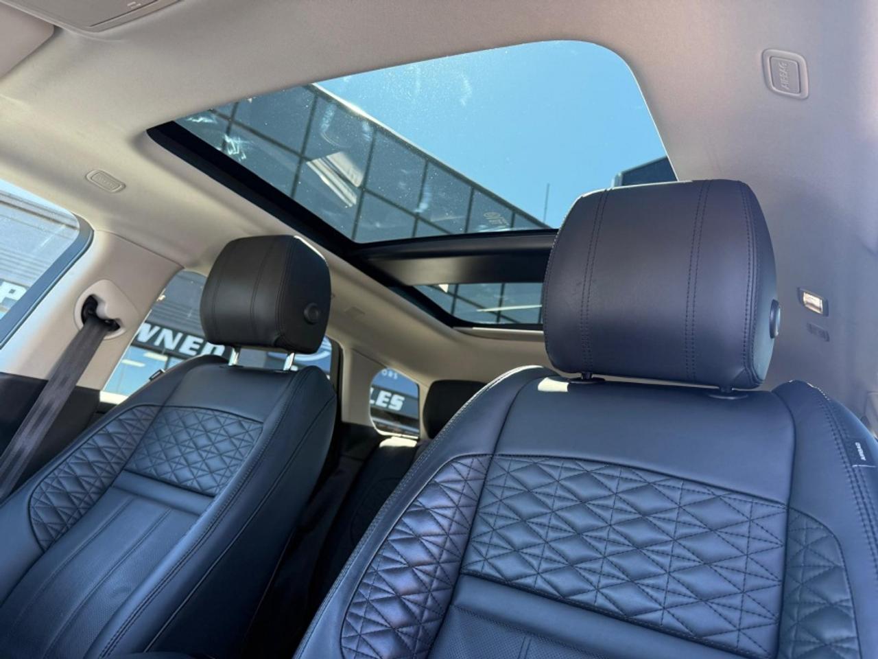 2020 Land Rover Evoque SE /MASSAGE SEATS /PANO ROOF /MERIDIAN /BLACK PKG Photo