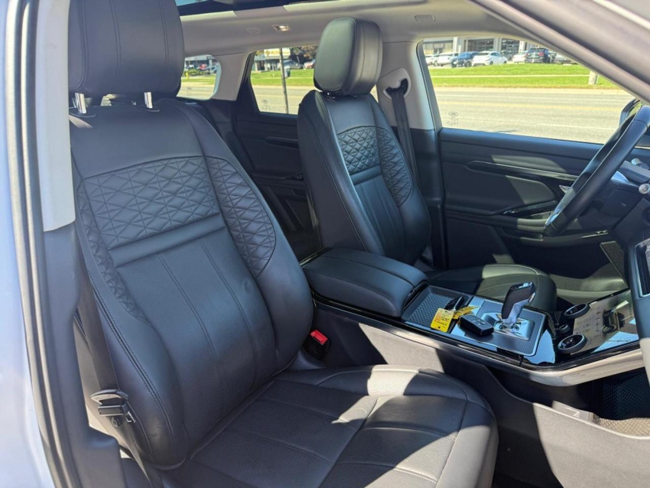 2020 Land Rover Evoque SE /MASSAGE SEATS /PANO ROOF /MERIDIAN /BLACK PKG Photo