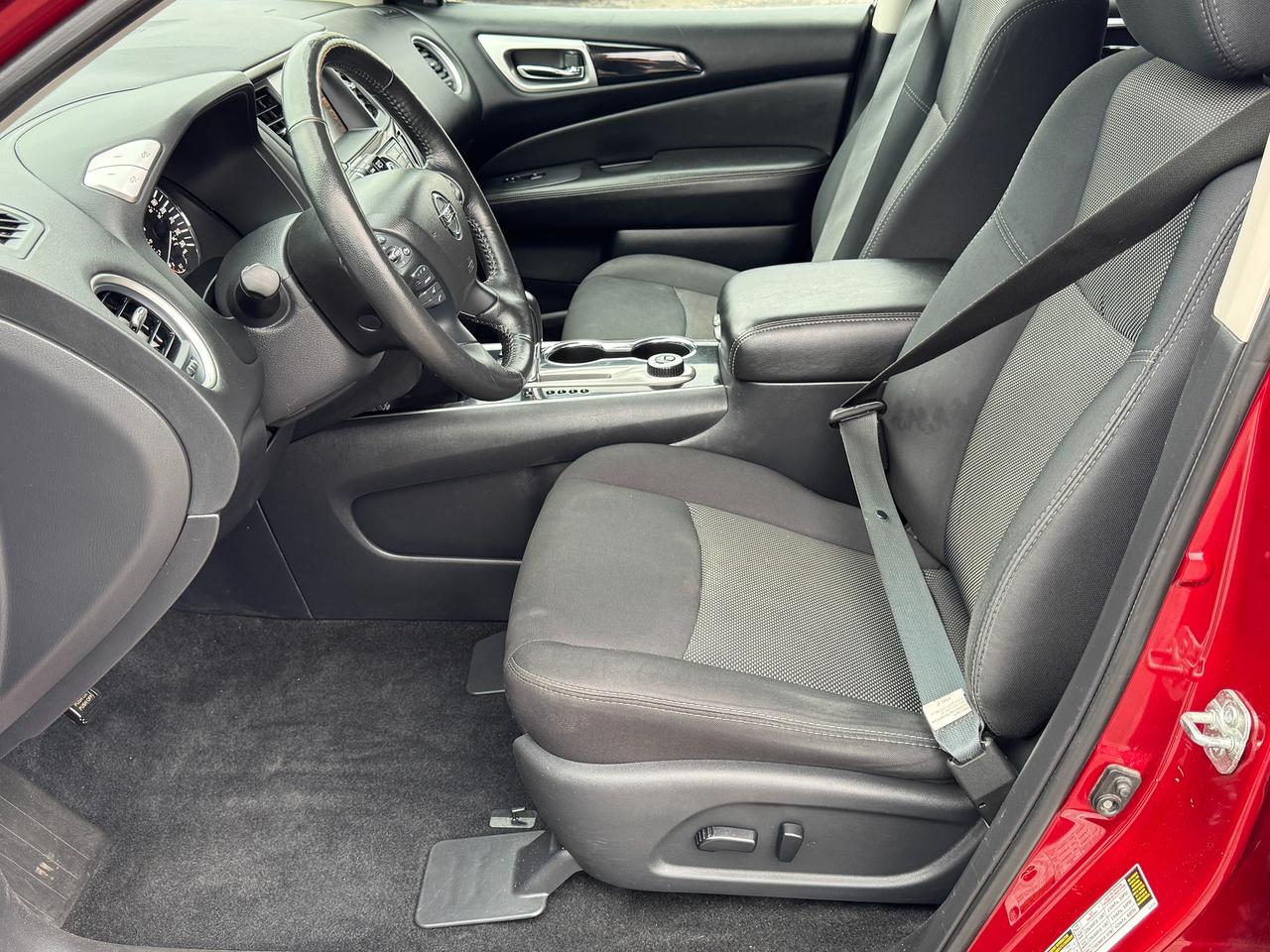 2019 Nissan Pathfinder SV Tech 7 Passenger 4WD+CLEAN CARFAX+GPS Photo