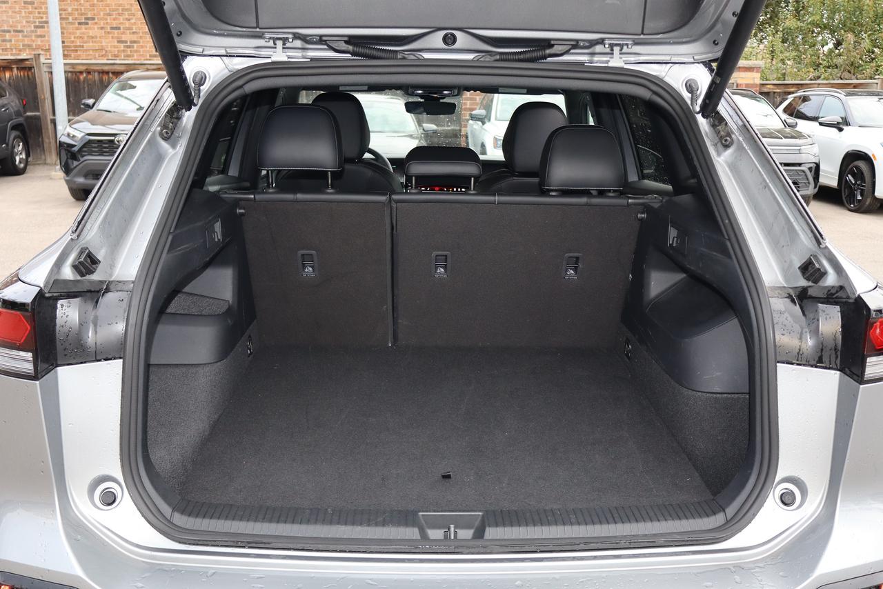 2026 Volkswagen Tiguan Comfortline R-Line Black Edition 4MOTION Photo