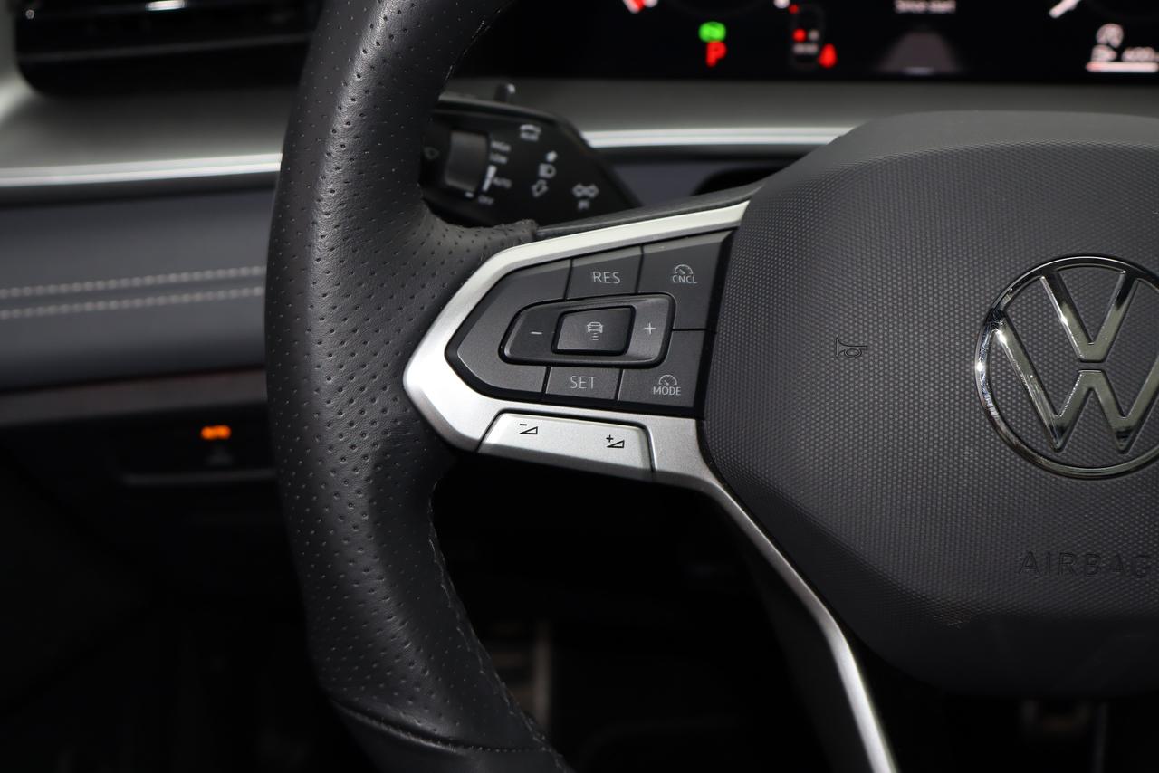2026 Volkswagen Tiguan Comfortline R-Line Black Edition 4MOTION Photo