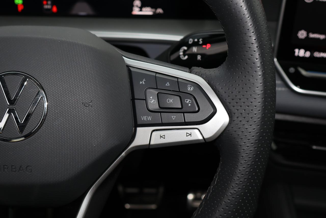 2026 Volkswagen Tiguan Comfortline R-Line Black Edition 4MOTION Photo