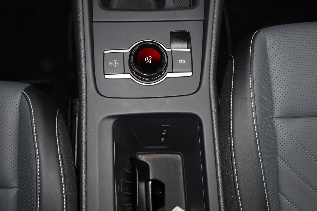 2026 Volkswagen Tiguan Comfortline R-Line Black Edition 4MOTION Photo