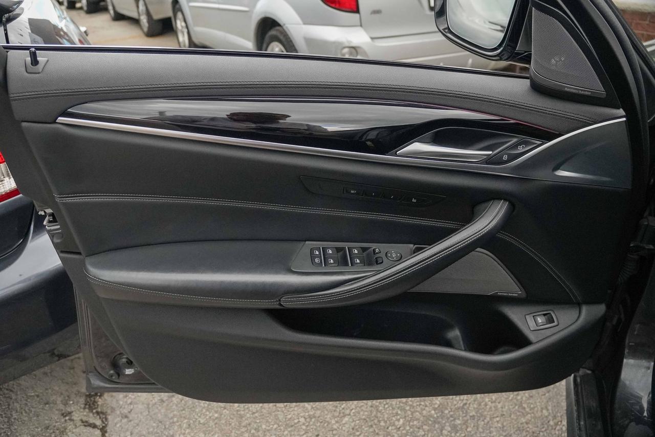 2018 BMW 5 Series M550i xDrive Photo