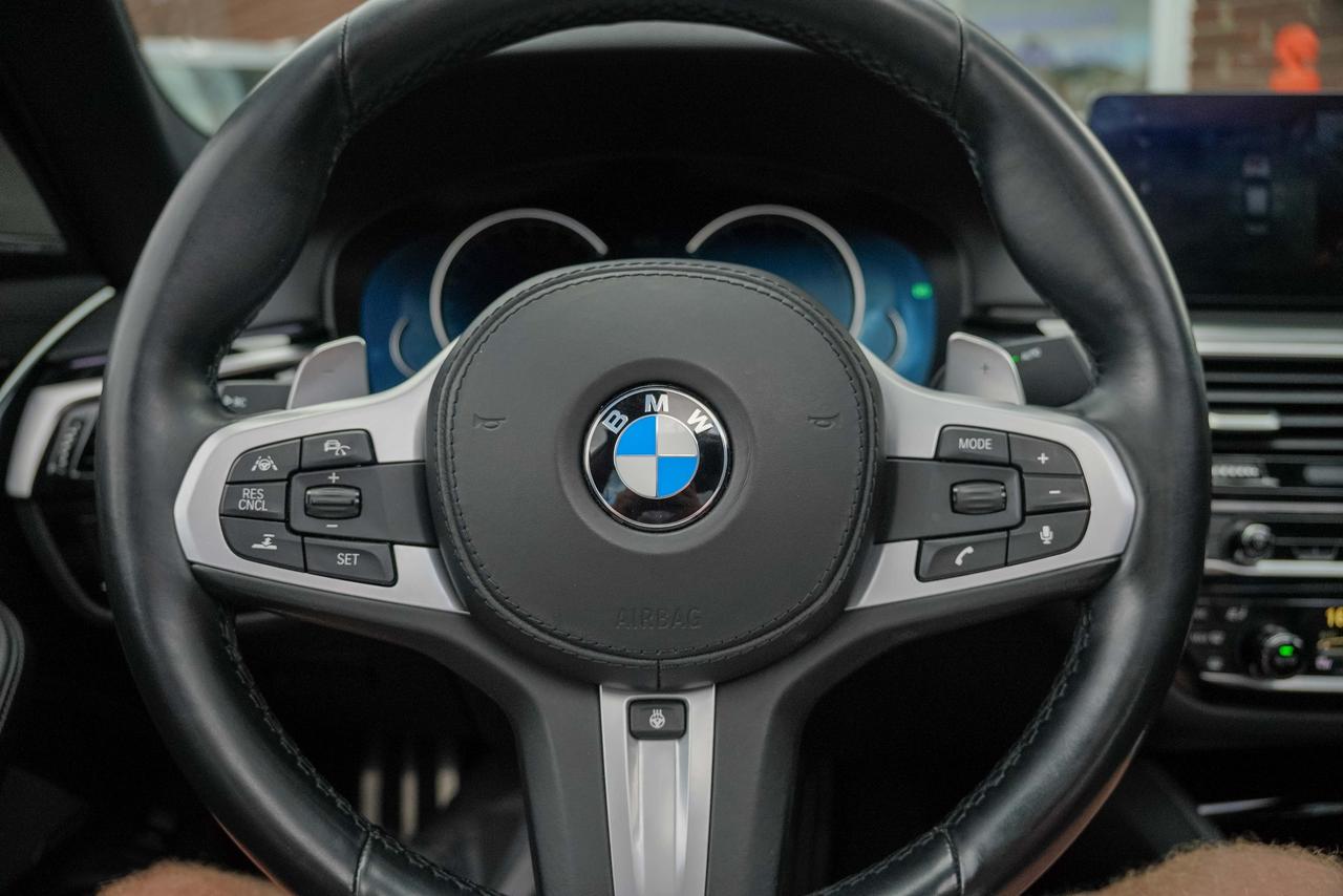 2018 BMW 5 Series M550i xDrive Photo