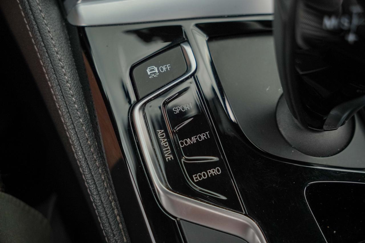 2018 BMW 5 Series M550i xDrive Photo