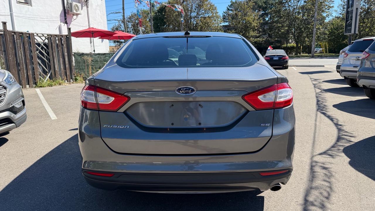 2013 Ford Fusion SE Photo3