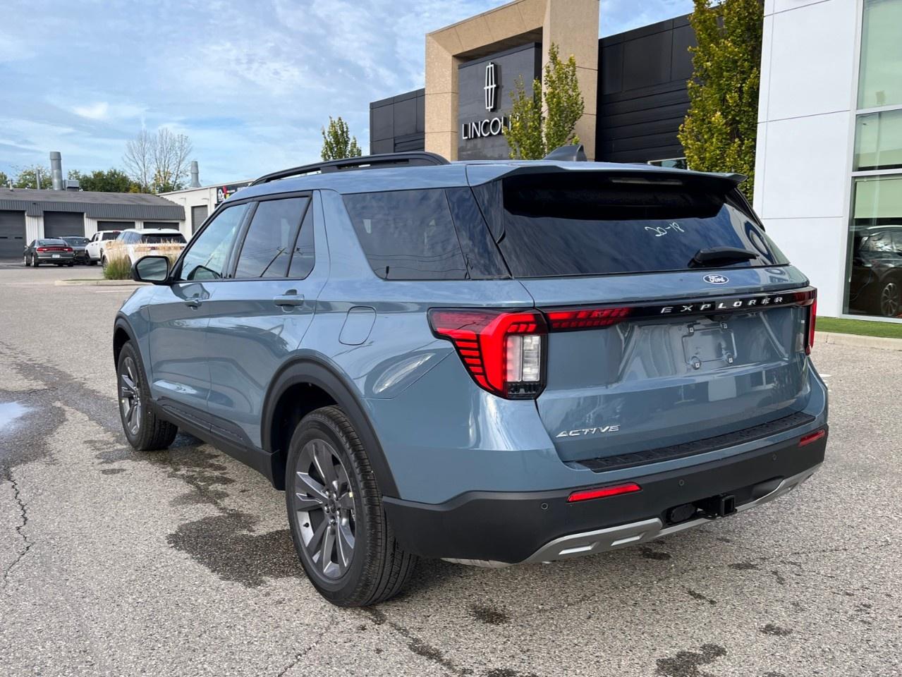 2027 Ford Explorer Active w/200A Pkg 4WD Photo