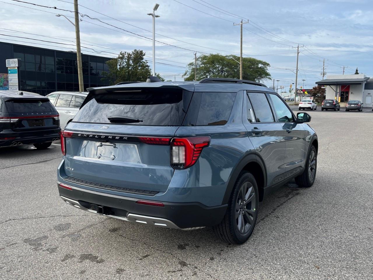 2027 Ford Explorer Active w/200A Pkg 4WD Photo
