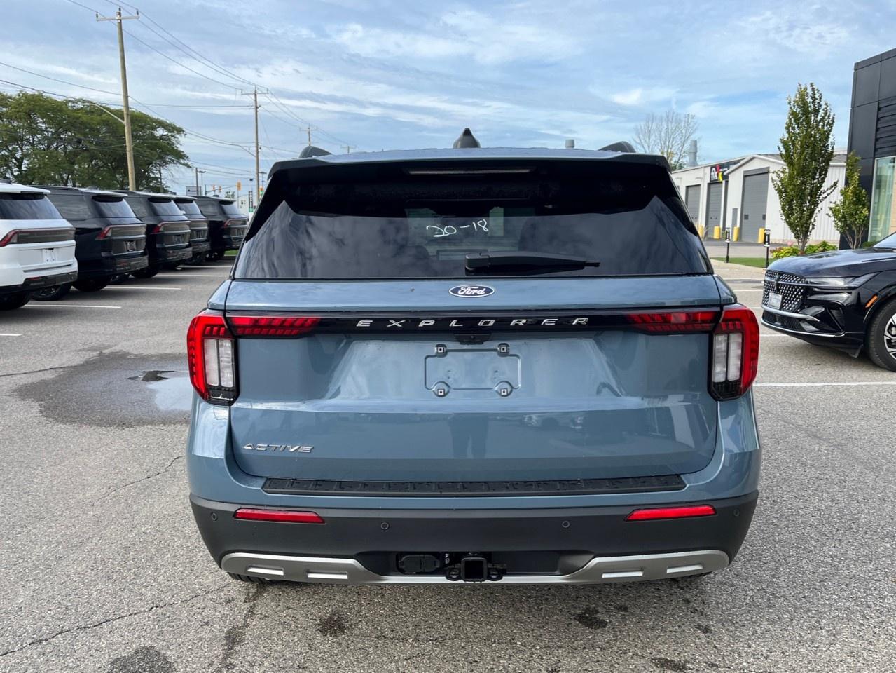 2027 Ford Explorer Active w/200A Pkg 4WD Photo