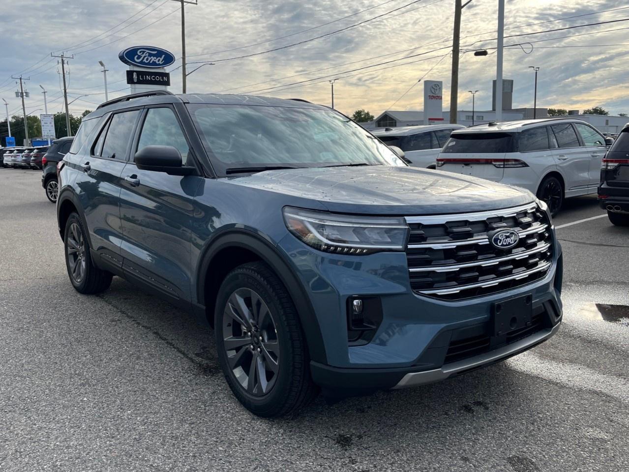 2027 Ford Explorer Active w/200A Pkg 4WD Photo