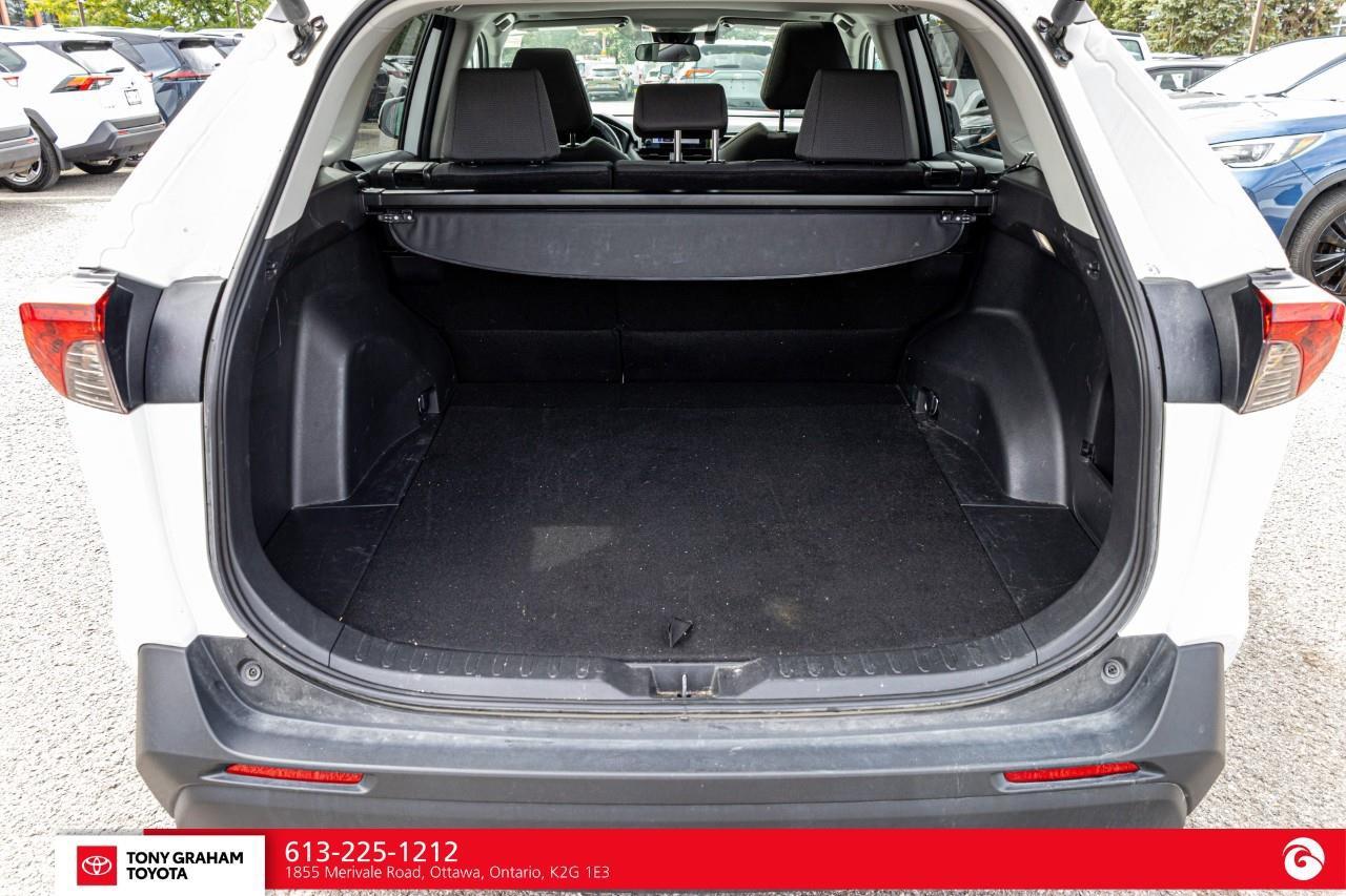 2025 Toyota RAV4 XLE Photo