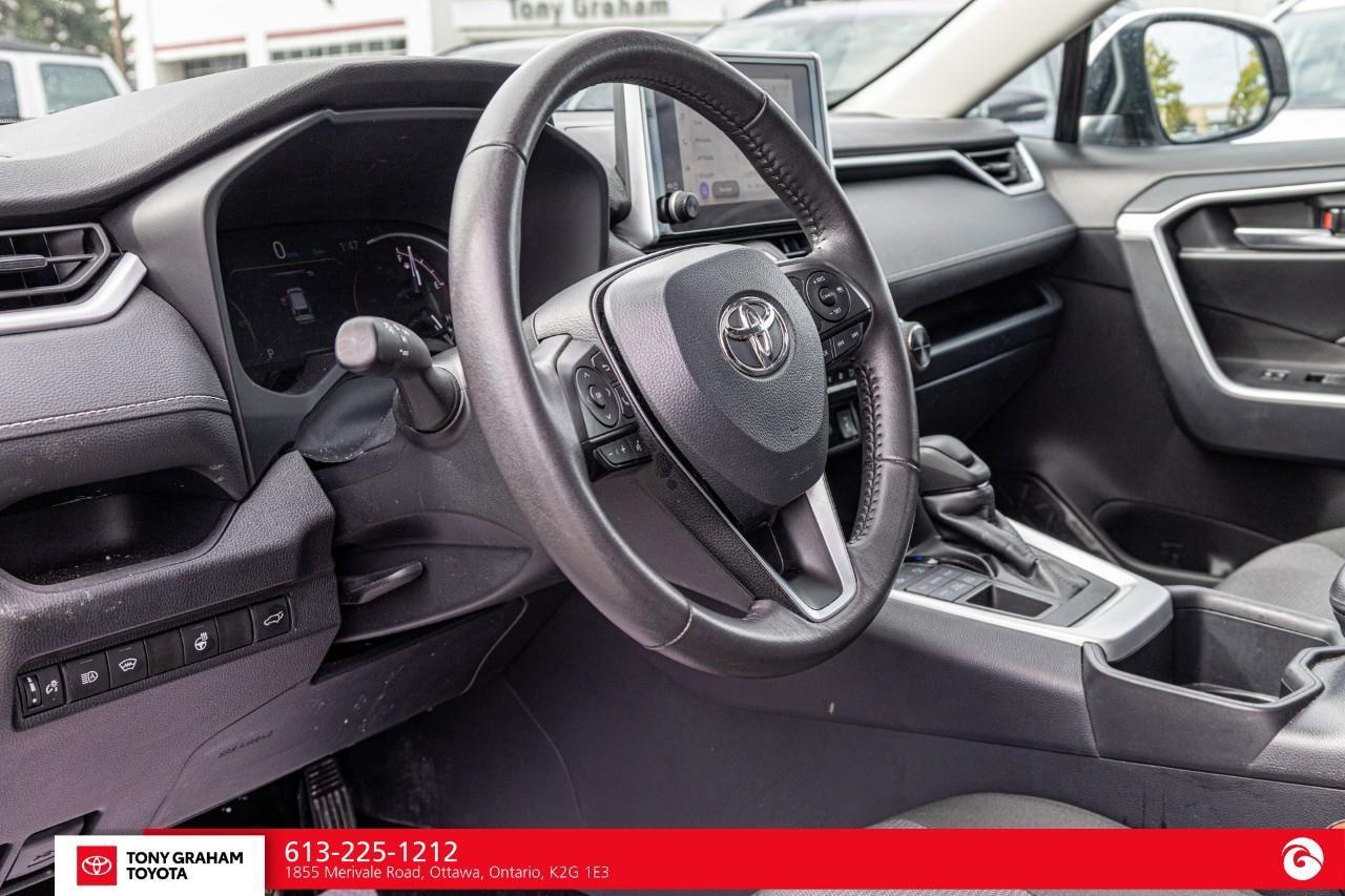 2025 Toyota RAV4 XLE Photo