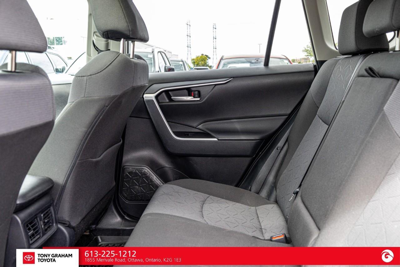 2025 Toyota RAV4 XLE Photo