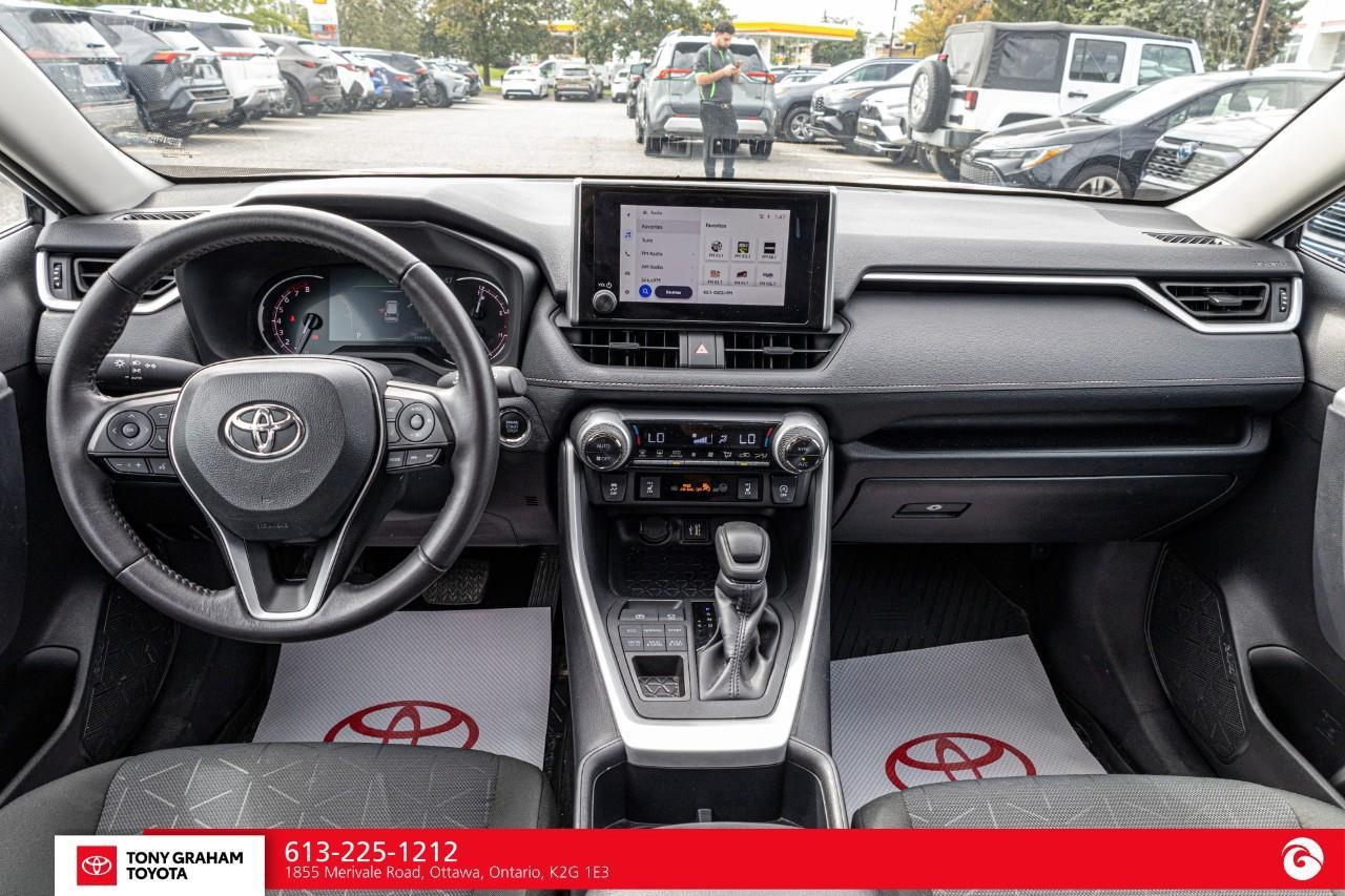 2025 Toyota RAV4 XLE Photo