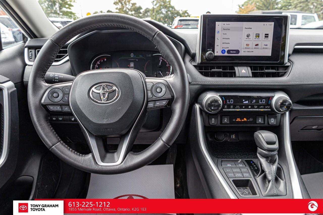 2025 Toyota RAV4 XLE Photo