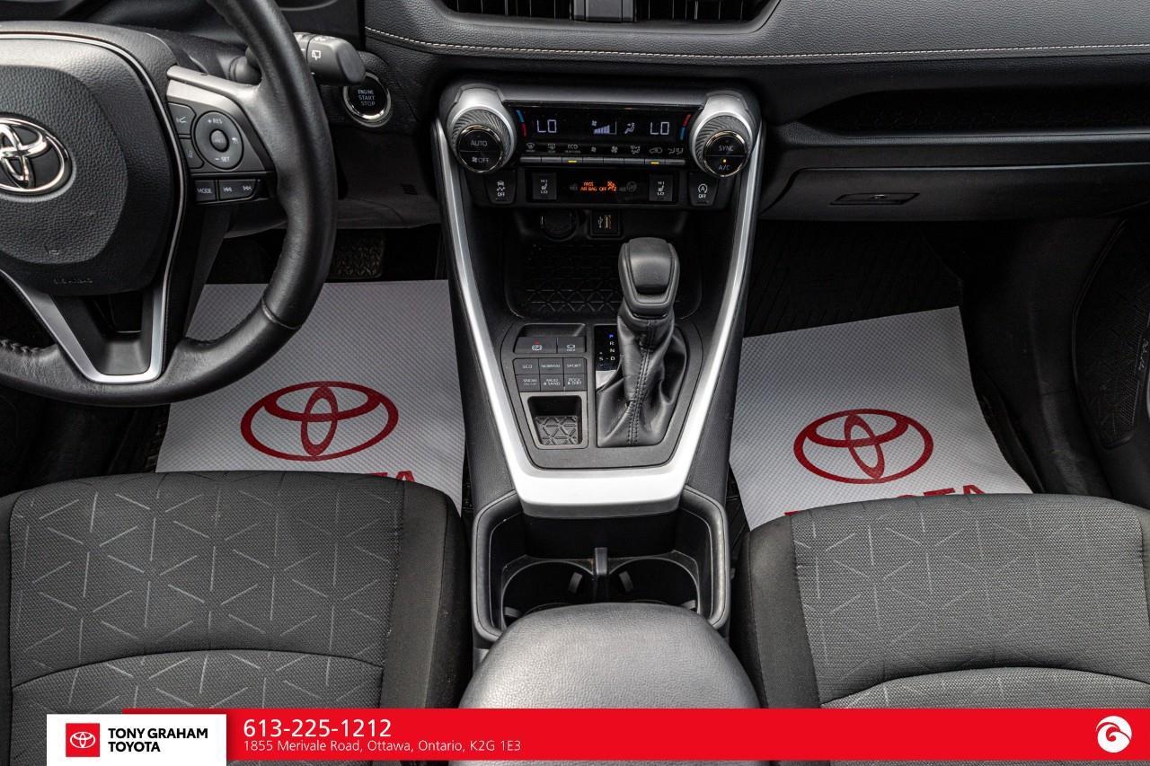 2025 Toyota RAV4 XLE Photo