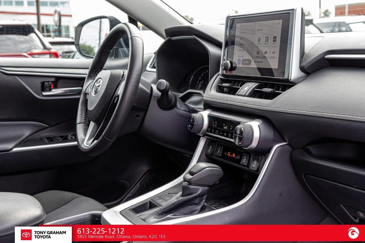 2025 Toyota RAV4 XLE Photo